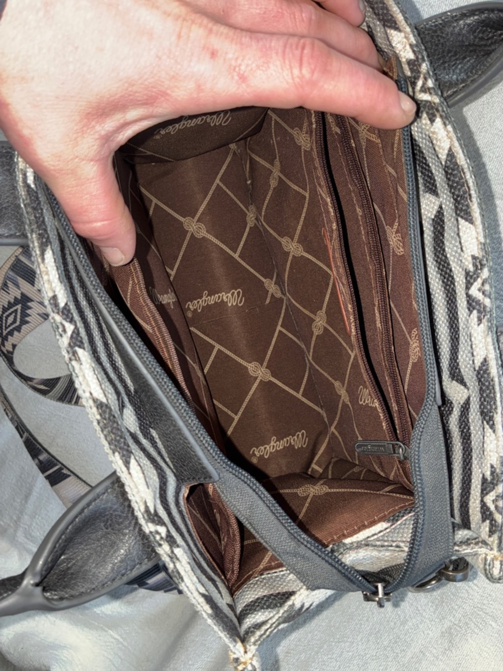 Wrangler Black White and blue Aztec Pattern Tote crossbody with Matching wallet - Picture 4 of 10